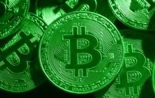 Bitcoin ETFs attract $471 million to kick off the new year